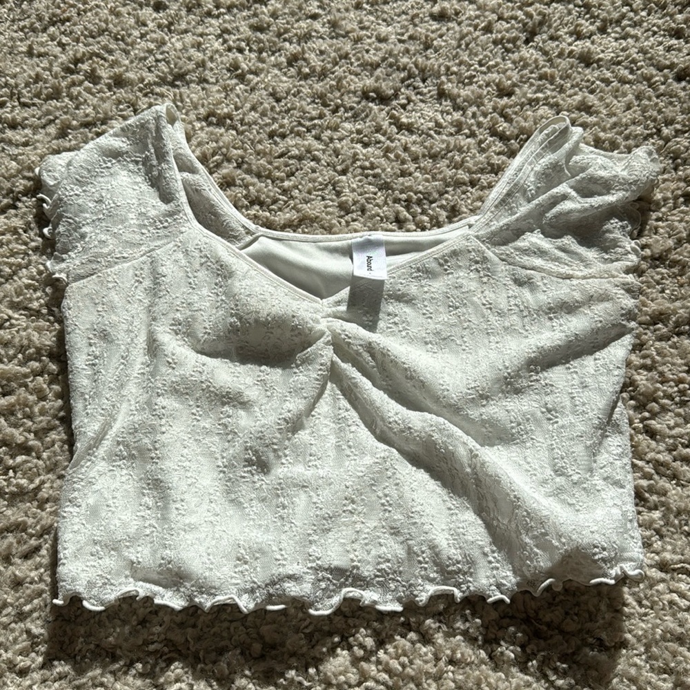 Cropped lace t shirt